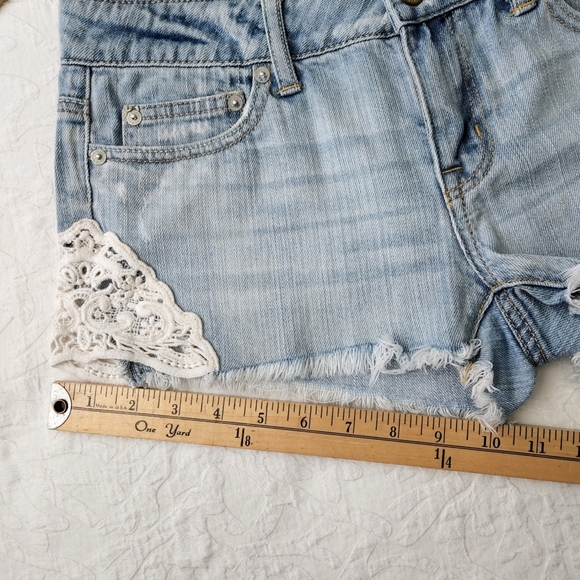 American Eagle Short Denim Shorts With Crochet Side Inserts, Size 4 - Picture 11 of 15